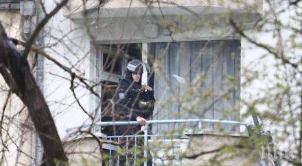 първо пик спецполицаи влязоха апартамента терориста стрелбище ексклузивни снимки обновена