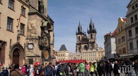 протести прага пристигането китайския президент