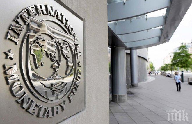 МВФ: Световната икономика е малко вероятно да намери подкрепа от ниските петролни цени
