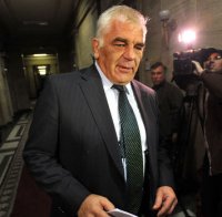 Ваньо Танов няма да подава оставка заради Дянков