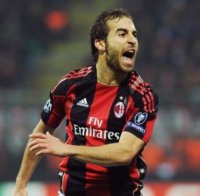 Фламини разкри ахилесовата пета на Фабрегас