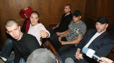 чест протестите разбиха бандата баретата