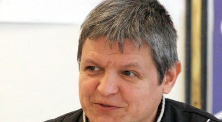 бащата изчезналия съвестин започва самостоятелно разследване