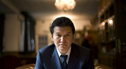 сотир цацаров държи опашка руски милиардер