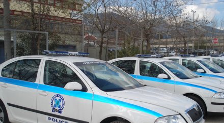 закопчаха аферисти полицаи измами гърция