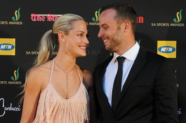 Писториус плаче в съда, повдигнаха му обвинение за убийство