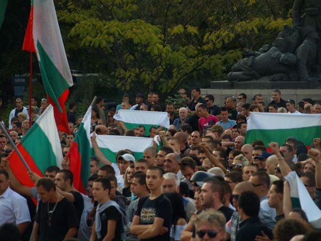 6000 в Пловдив се съединиха за най-масовия протест срещу ЕВН (Снимки)