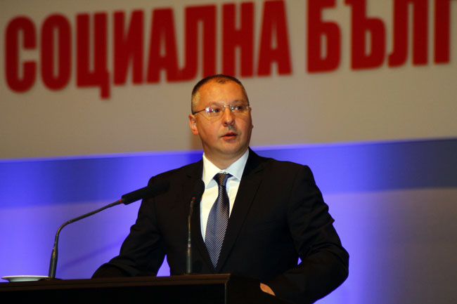 Станишев на конгреса: Хайде да се затичаме, за нас няма да гласуват разочарованите от ГЕРБ