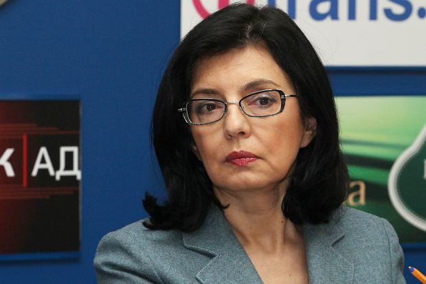 Кунева подкрепи протестите, забрави, че щяха да я линчуват