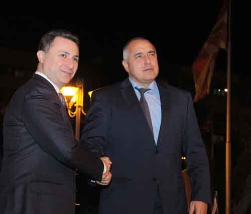 Бойко спасява закъсалия премиер Груевски в Скопие