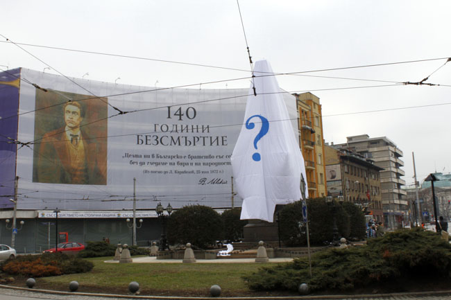 Патриоти покриха паметниците ни, да не се срамуват от Буда (Снимки)