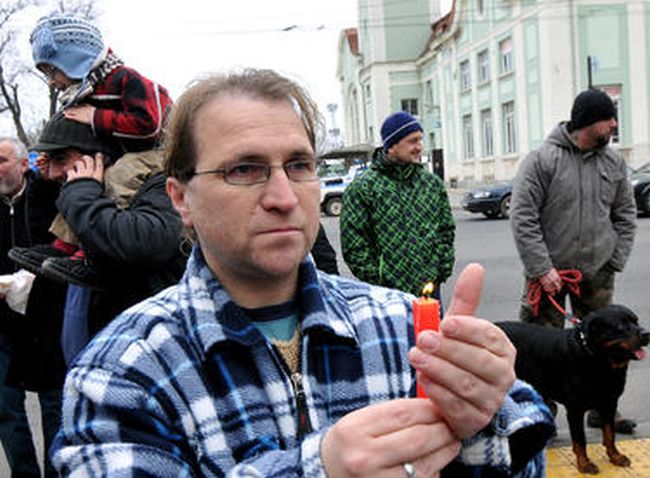 В Бургас палиха свещи и гориха сметки за ток на протеста