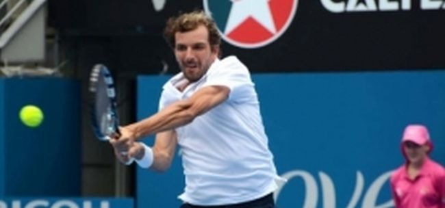 Французин със сензационна победа над Федерер в Ротердам