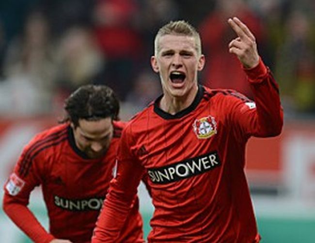 Леверкузен с първи успех от четири мача