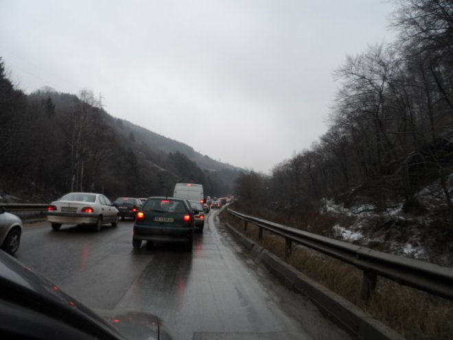 Катастрофа затапи движението Перник-София