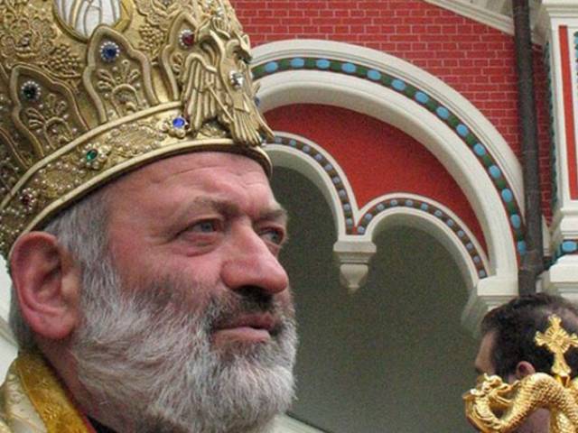 Кирил отпадна от битката за патриарх