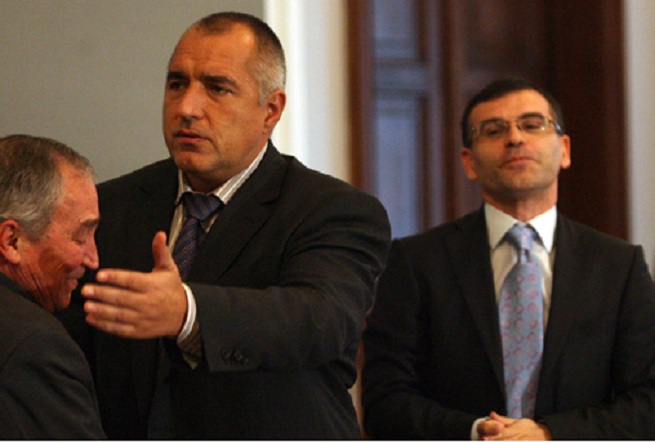 Дянков заплашен с уволнение