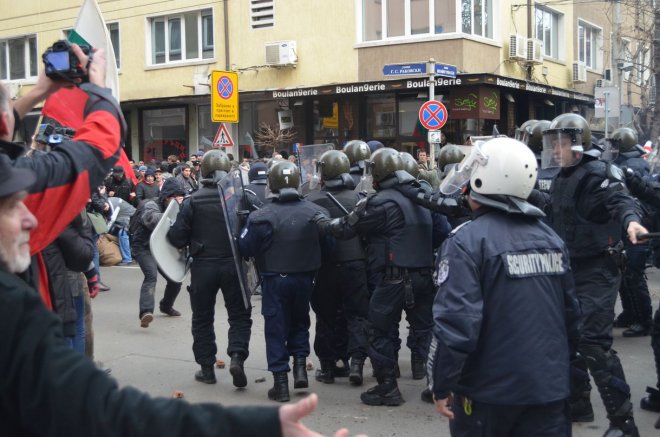 Протестът в София продължава да се разраства