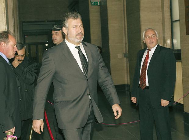 Митко Каратиста в нелегалност