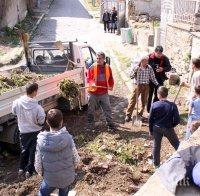 Доброволческа акция за почистване на паркова зона в кв. „Варуша”