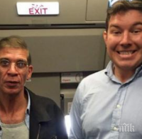 Пътник в самолет си направи селфи с похитител (снимка)