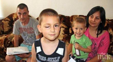 петгодишно незрящо момченце отново нуждае скъпоструваща операция