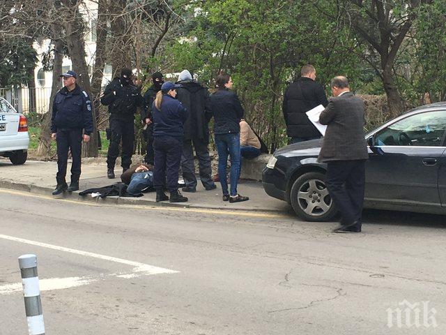 САМО В ПИК! Вижте ареста на двете подкупни ченгета, спипани в столицата (снимки и видео)