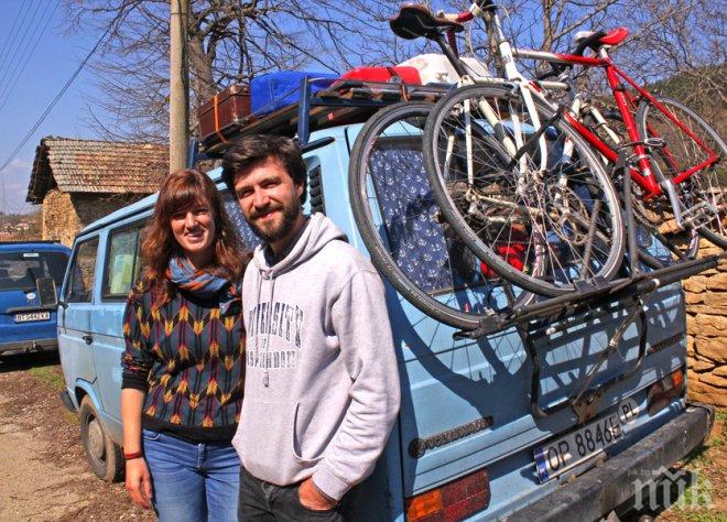 Полякът Бартош и германката Юлиана стигнаха до павликенските села