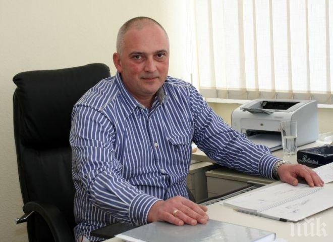 СКАНДАЛ! Новият зам.-министър на образованието се похвали с букви на латиница за назначението! Това ли е новата калинка?  (снимка)