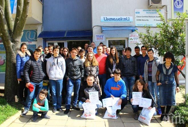 Еленски ученици най-добри на състезание по компютърни мрежи