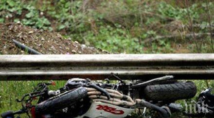 жестоко меле моторист размаза опел