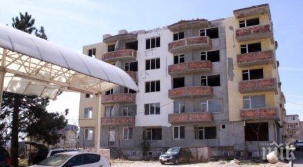 измамени строителна пирамида довършват блока социалистически