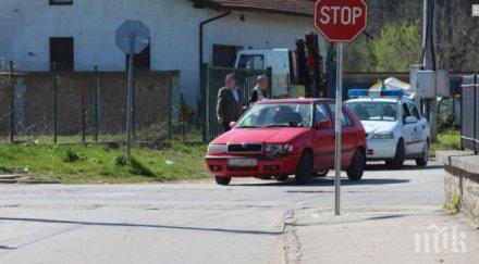 две коли надъниха ботевград снимки