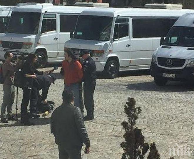 ПИК TV: Мъж подпали с горелка гумите на автомобил на НС