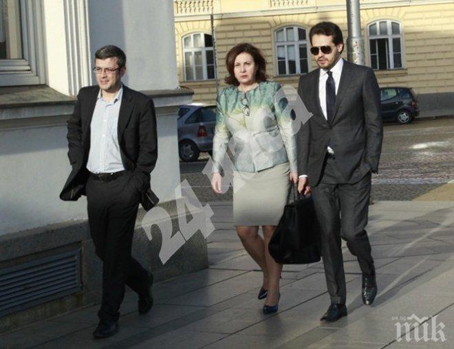 Венелина Гочева плонжира пред приятелката си Руми Бъчварова