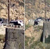 Целунат от съдбата! Мъж оцеля на ръба на скала след две страховити катастрофи (снимки)