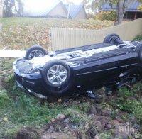 ЛУДА КАСКАДА В ПЛОВДИВСКО! Жена се въртя като пумпал на пътя и „паркира” по таван в двора на съседите