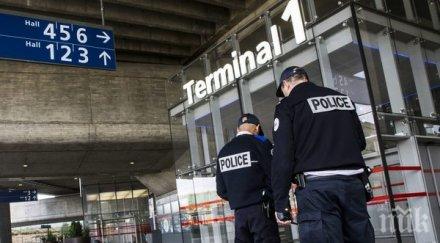 годишно дете коморските острови дни задържано летището париж