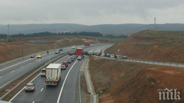 Интензивен е трафикът по автомагистрала „Струма”
