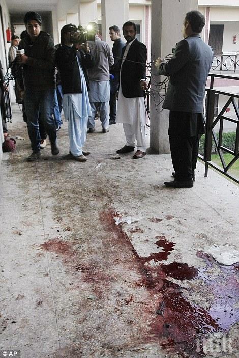 Броят на жертвите от наводненията в Пакистан е достигнал до 49 души