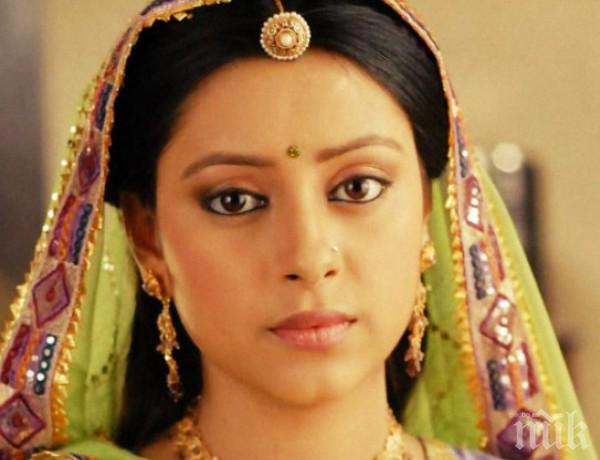 Кремираха Пратиша Банерджи като булка