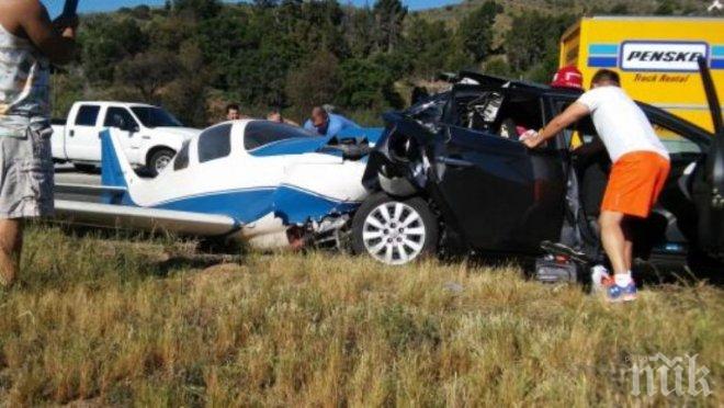 Нелепа смърт! Самолет падна върху кола - един загина, петима са ранени