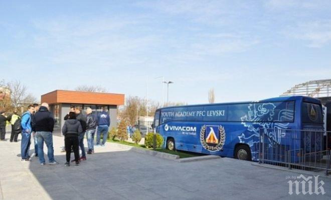 Играчи на Левски с хранително натравяне