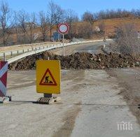 Свлачище затрупа част от пътя Черноочене-Асеновград