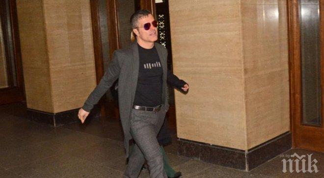 Брендо прехвърля бизнеса на роднини?