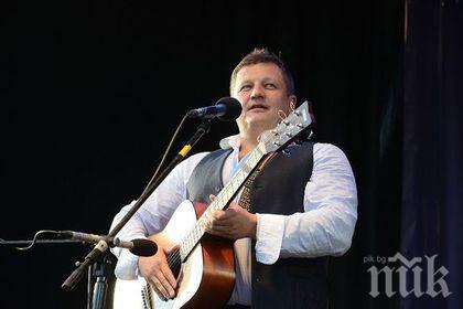 Бас китаристът на Любэ все още с опасност за живота