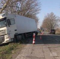 Вълна от недоволство в Паничерево! Хората погнаха шофьора на тира, прегазил 4-годишно дете 