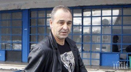 николай илиев дари свои вещи бъдещия музей пфк левски сектор