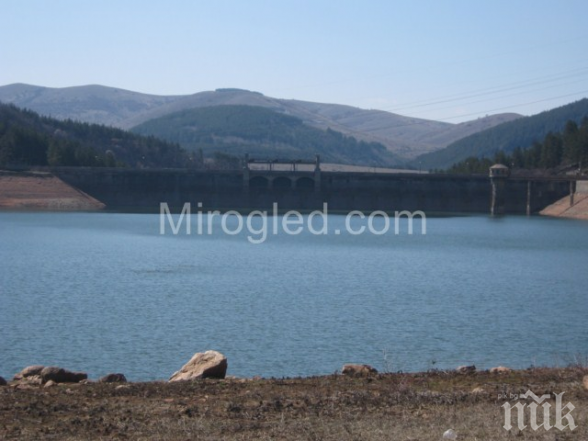 Слагат пазачи с лодки в язовирите край Монтана
