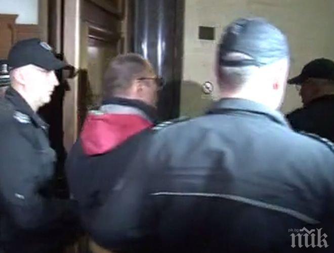 ПИК TV: Обвиненият за 2 убийства в Ботевград остава в ареста